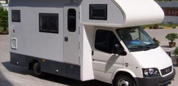 How many kinds of air conditioners are there in the motorhome?